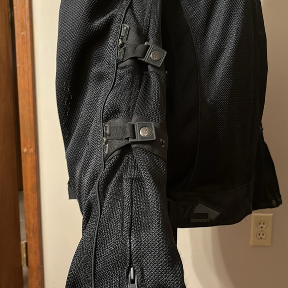 Men’s Joe Rocket Black mesh padded motorcycle jacket - Picture 7 of 16